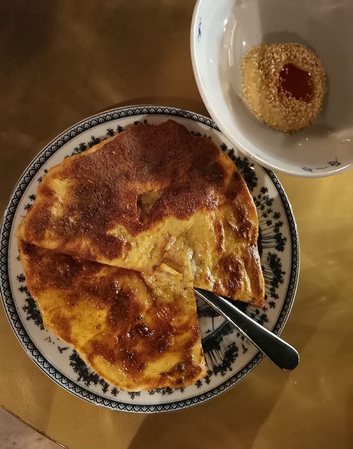 Snack 3 Bulabrød (bulabrød med humus og chiliolje) Bula Neobistro, PRINSENS GATE 32, 7011 TRONDHEIM https://heidisboble.no/ @heidisboble
