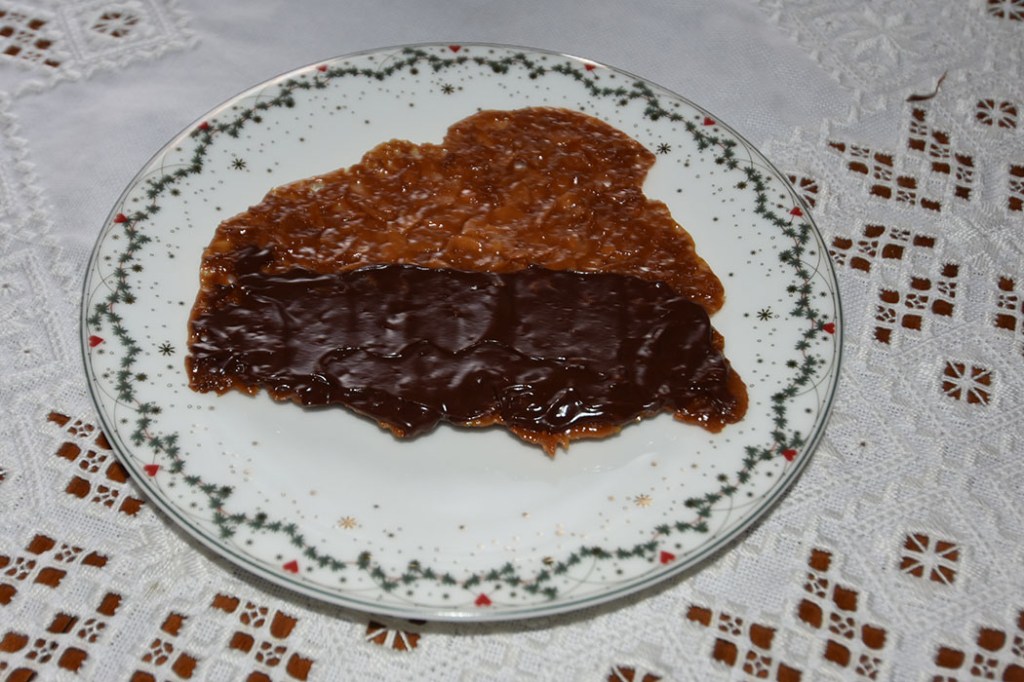 Florentinere med og uten sjokolade Ingredienser: 1 ts Appelsinskall (raspet) 30 g Mel 70 g Smør 60 ml Kremfløte 100 g Sukker 2 ss Honning 70 g Mandelflak Sjokoladedypp: 170 g Mørk sjokolade 115 g Smør 1 ss Sirup (lys) https://heidisboble.no/ @heidisboble