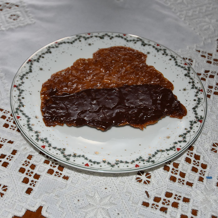 Florentinere med og uten sjokolade Ingredienser: 1 ts Appelsinskall (raspet) 30 g Mel 70 g Smør 60 ml Kremfløte 100 g Sukker 2 ss Honning 70 g Mandelflak Sjokoladedypp: 170 g Mørk sjokolade 115 g Smør 1 ss Sirup (lys) https://heidisboble.no/ @heidisboble