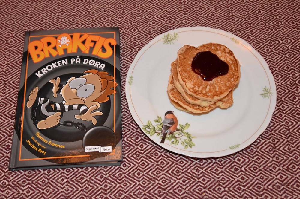 Framnes, Thomas og Berg, Joachim (2022) «Brakfis! Kroken på døra», Vigmostad Bjørke OG Rislapper Ingredienser: 5 dl Risengrynsgrøt (ferdig kokt) 2 Egg 2 dl Hvetemel ¼ ts Salt (valgfritt) Smør (til steking) https://heidisboble.no/ @heidisboble