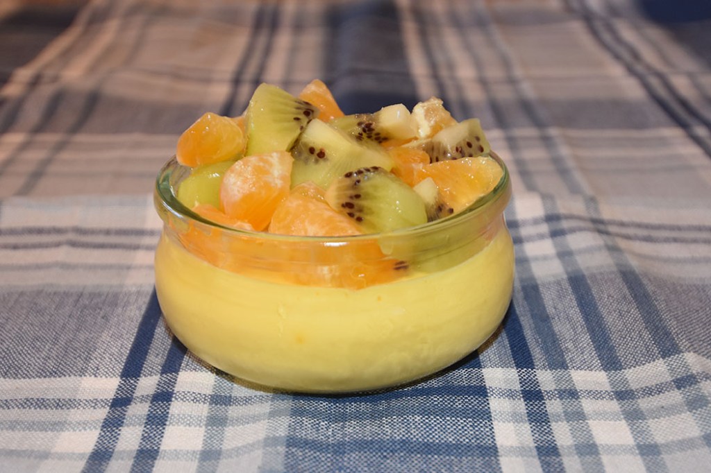 Safranpannacotta Ingredienser: 3 pl Gelatin 1 ½ dl Kremfløte 1 ½ dl Melk (gjerne 0.5%) 2-3 ss Sukker ¼ g Safran 2 dl Kvarg (naturell - gjerne fettfri) Tips! Kvarg kan byttes ut med yoghurt naturell om du ønsker Topping (forslag): 2 Kiwier 2 Mandariner https://heidisboble.no/ @heidisboble