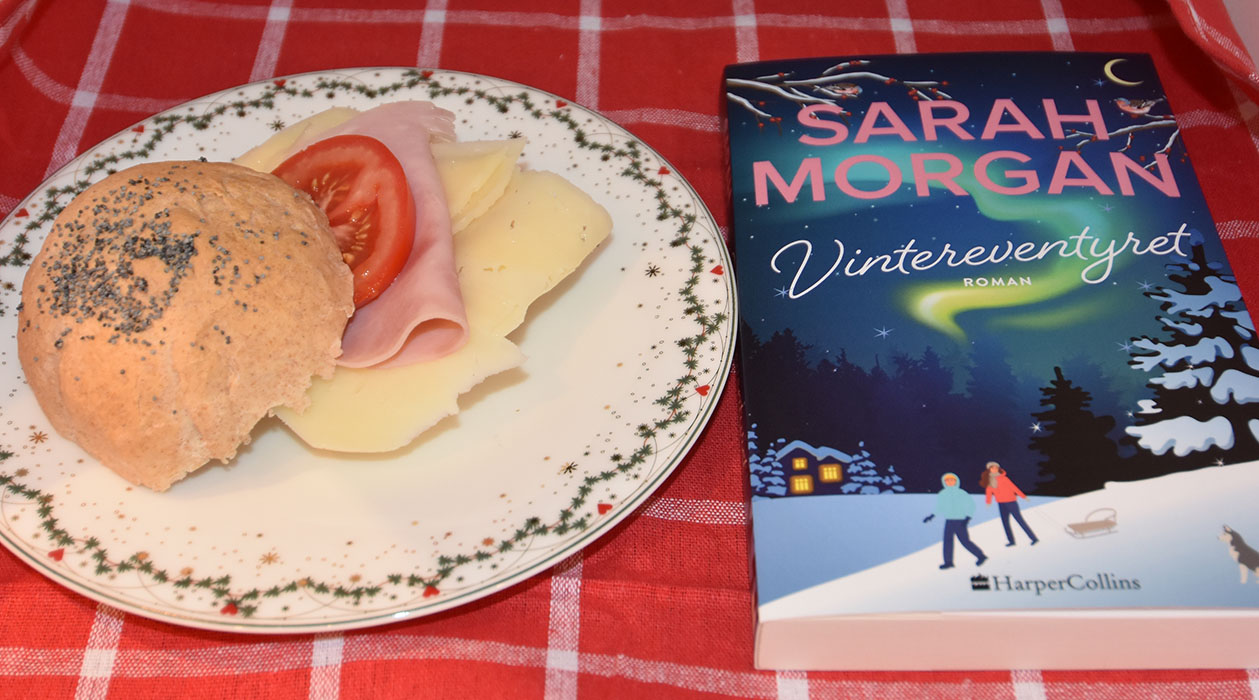 Morgan, Sarah (2022) «Vintereventyret», HarperCollins OG Fullkornsrundstykker med valmuefrø Ingredienser 1 pk Gjær 5½ -6 dl Vann (kaldt) 1 kg Fullkornshvete (ca 17 dl) 2 ts Salt 50 g Smør (romtemperert) Topping (valgfritt) Vann Valmuefrø https://heidisboble.no/ @heidisboble