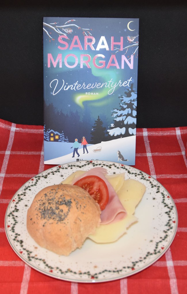 Morgan, Sarah (2022) «Vintereventyret», HarperCollins OG Fullkornsrundstykker med valmuefrø Ingredienser 1 pk Gjær 5½ -6 dl Vann (kaldt) 1 kg Fullkornshvete (ca 17 dl) 2 ts Salt 50 g Smør (romtemperert) Topping (valgfritt) Vann Valmuefrø https://heidisboble.no/ @heidisboble