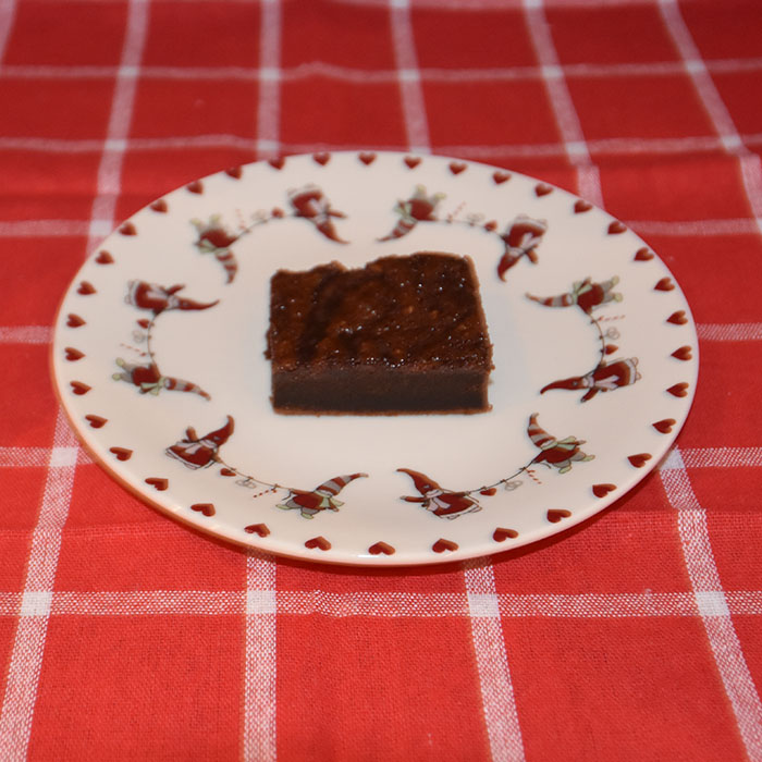 Nutellakake Ingredienser: 2 Egg 1 ss Sukker 1 ½ dl Hvetemel 1 ts Bakepulver 1 ¾ dl Melk 50 g Smør 250 g Nutella Topping (valgfritt): 100 g Nutella https://heidisboble.no/ @heidisboble