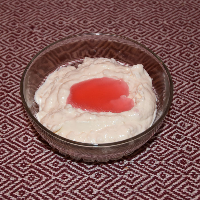 Riskrem Ingredienser 3 dl Kremfløte 1-2 ss Sukker ½ -1 ss Vaniljesukker Ca 500 g Risgrøt (oppskrift HER) Tilbehør: Rød saus (oppskrift HER) https://heidisboble.no/ @heidisboble