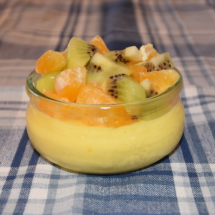 Safranpannacotta Ingredienser: 3 pl Gelatin 1 ½ dl Kremfløte 1 ½ dl Melk (gjerne 0.5%) 2-3 ss Sukker ¼ g Safran 2 dl Kvarg (naturell - gjerne fettfri) Tips! Kvarg kan byttes ut med yoghurt naturell om du ønsker Topping (forslag): 2 Kiwier 2 Mandariner https://heidisboble.no/ @heidisboble