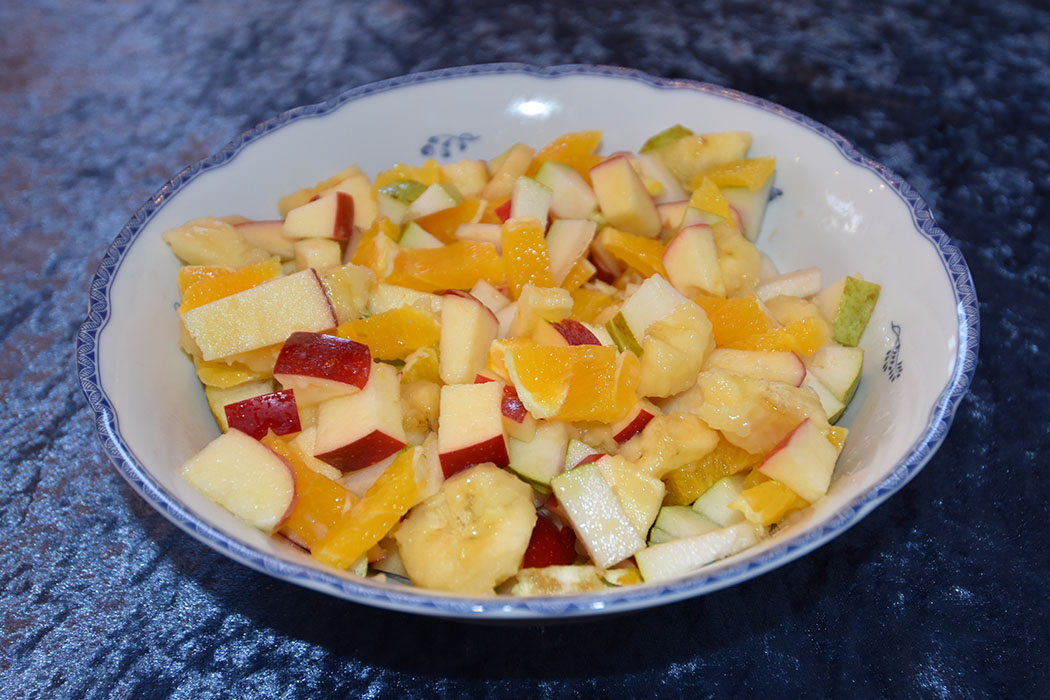 Fruktsalat (enkel) Ingredienser: 1 Eple 1 Appelsin 1 Pære 1 Banan 1 ss Rosiner (valgfritt) https://heidisboble.no/ @heidisboble