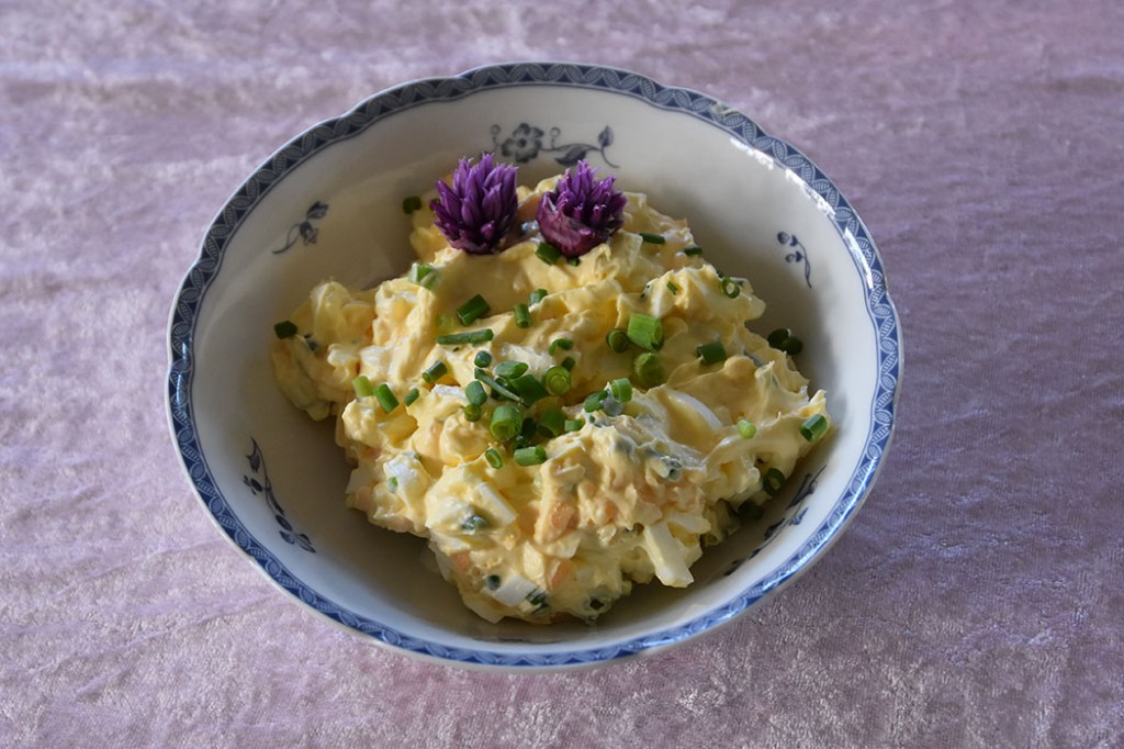 Enkel eggesalat på 1-2-3 Ingredienser: 3 Egg (hardkokt og hakket) Majones Gressløk (hakket) https://heidisboble.no/ @heidisboble
