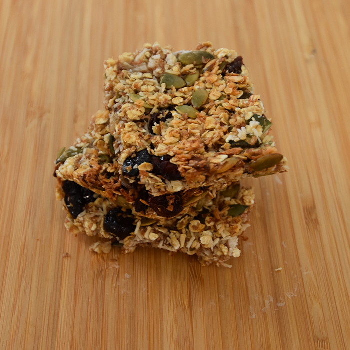 Muslibar etter oppskrift fra Garant (https://www.garantskafferiet.se/) Ingredienser; 3 dl Havregryn (fiber) 1 dl Kokos ½ dl Epleringer (tørkete) ½ dl Rosiner (gjerne gule) 3 ss Honning 1 Egg ½ Banan (moset) https://heidisboble.no/ @heidisboble