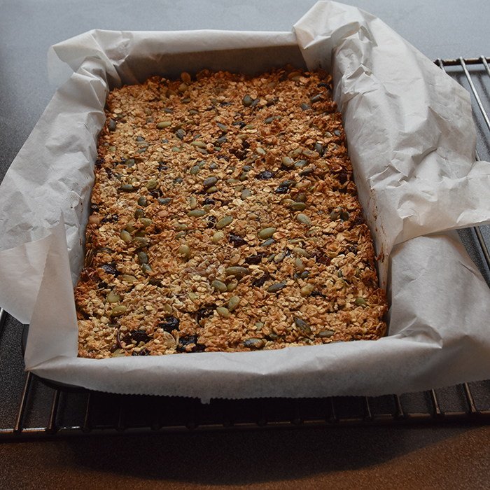 Muslibar etter oppskrift fra Garant (https://www.garantskafferiet.se/) Ingredienser; 3 dl Havregryn (fiber) 1 dl Kokos ½ dl Epleringer (tørkete) ½ dl Rosiner (gjerne gule) 3 ss Honning 1 Egg ½ Banan (moset) https://heidisboble.no/ @heidisboble