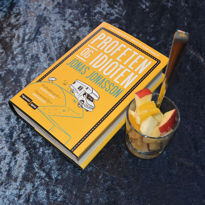 Jonasson, Jonas (2023) «Profeten og idioten», Vigmostad Bjørke Heidis