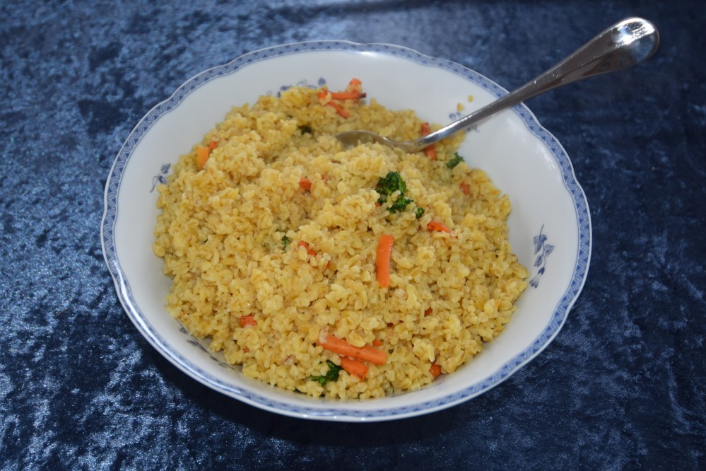 Bulgur med gulrot og brokkoli Ingredienser 2 dl Bulgur 4 dl Vann 1 Buljongterning (grønnsak eller kylling) 1 Gulrot (i strimler) ¼ Brokkili (i små buketter) https://heidisboble.no/ @heidisboble