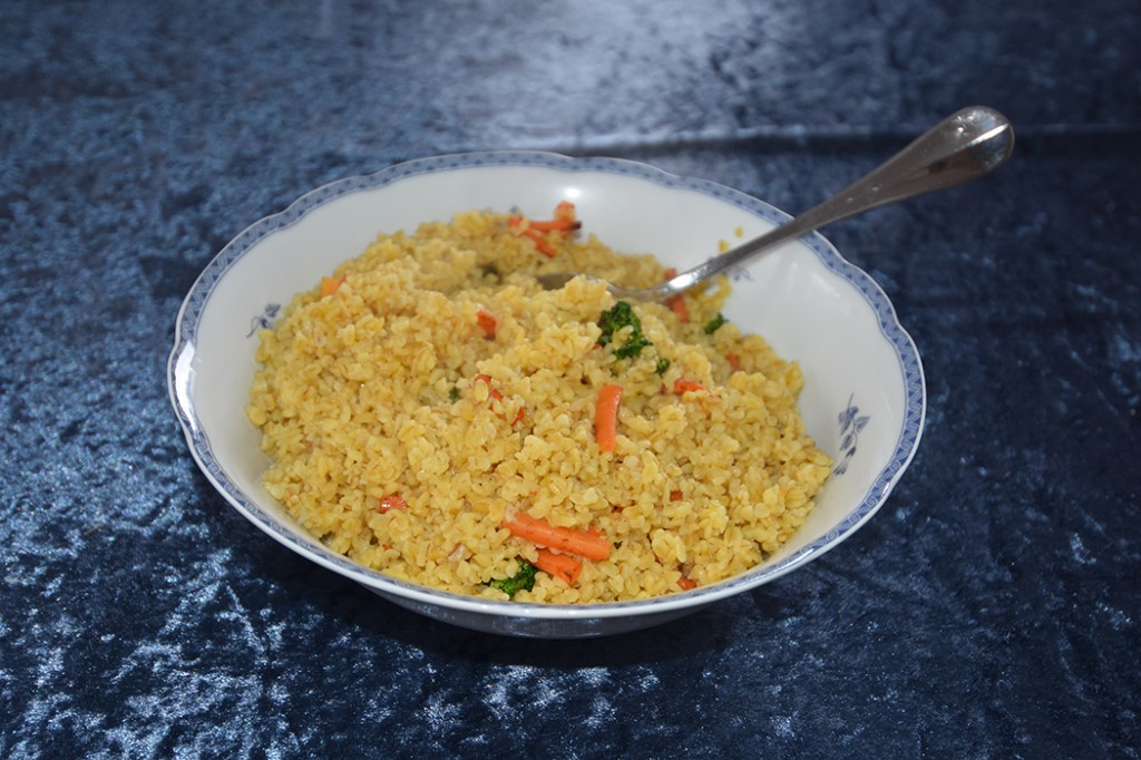 Bulgur med gulrot og brokkoli Ingredienser 2 dl Bulgur 4 dl Vann 1 Buljongterning (grønnsak eller kylling) 1 Gulrot (i strimler) ¼ Brokkili (i små buketter) https://heidisboble.no/ @heidisboble