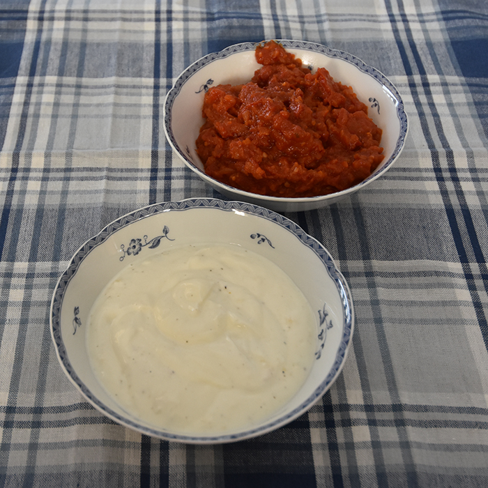 Tomatsaus (sterk til kebab) Ingredienser ½ Løk (hakket) 400 g Tomater (hakkete, hermetiske) 1 ss Sambal Olek ¼ - ½ ts Salt 1 ts Sukker ½ ss Olje https://heidisboble.no/ @heidisboble
