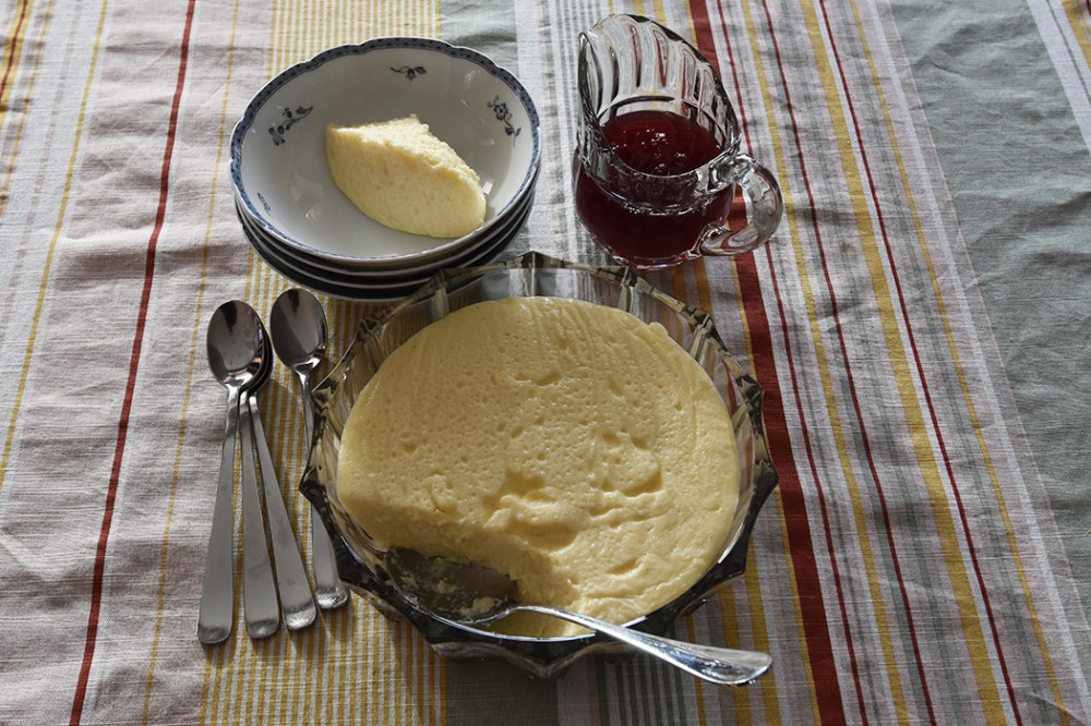 Polentagrøt Ingredienser: 6 ss Polentagryn 1 l Melk 2 - 3 ss Sukker 4 Mandeldråper https://heidisboble.no/ @heidisboble