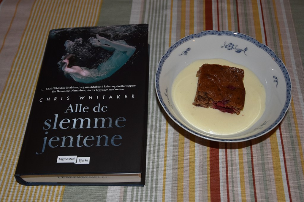 Whitaker, Chris (2023) «Alle de slemme jentene», Vigmostad Bjørke OG Kirsebær- og sjokolade ruter Ingredienser 250-300 g Kirsebær (gjerne fryste) 3 Egg 175 g Sukker 1 ts Vaniljesukker 1 ts Bakepulver 1 - 2 ts Kanel 200 g Hvetemel 150 g Smør (smeltet) 100 g Kokesjokolade (mørk, hakket) ¾ dl Melk https://heidisboble.no/ @heidisboble