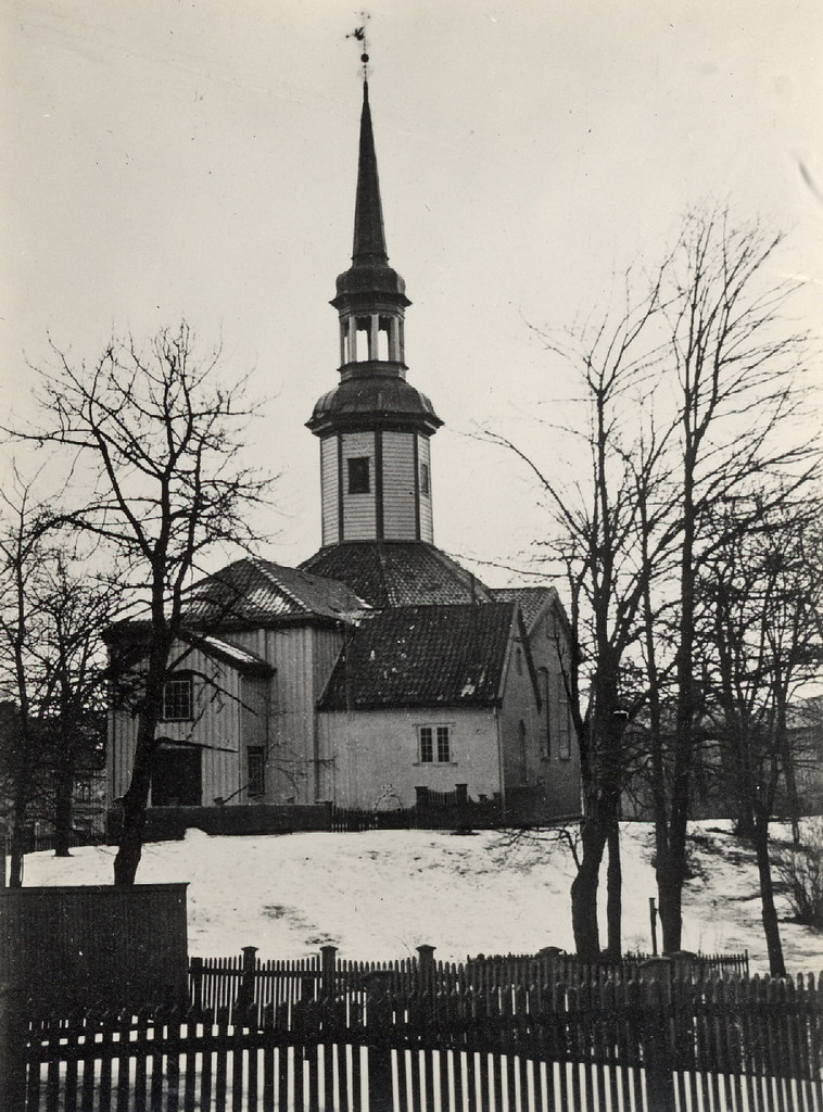 Sognekirke for Bakklandet prestegjeld, oppført i 1714-15, innviet i 1715 og på ny i 1941. Kirken ble reist av eieren av Bakke gård, Biskop Peder Krogh. Kirka var den eneste bygningen som ble spart under svenskenes invasjon 1718. Kirken lå opprinnelig ute i Innherredsveien, og ble en betydelig trafikkhinder, da trafikken passerte på begge sider av kirka. I 1939 ble den flyttet til sin nåværende plassering, deretter restaurert og vigslet på nytt i 1941. (Kilde: Trondheim byleksikon, 2008)