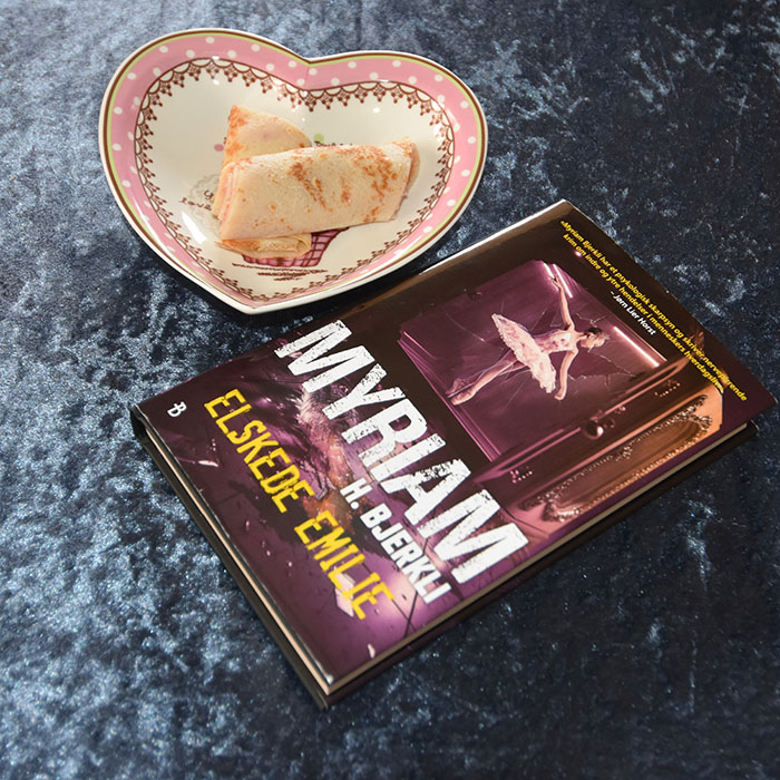 Bjerkli, Myriam, H (2023) «Elskede Emilie», Bonnier Norsk forlag OG Frokostpannekaker Ingredienser: 2 Egg 6 dl Melk 3 dl Hvetemel Smør https://heidisboble.no/ @heidisboble