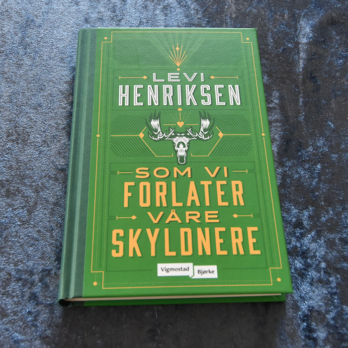 Henriksen, Levi (2023) «Som vi forlater våre skyldnere», Vigmostad Bjørke OG Boller med Rosiner Ingredienser 20 g Havregryn 5 ½ dl Vann 1 pakke Gjær 1 dl Olje (raps) 200 g Sukker 5 g Gjær 20 g Kardemomme 1 kg Hvetemel 350 g Rosiner (valgfritt) Egg til pensling (valgfrittI https://heidisboble.no/ @heidisboble