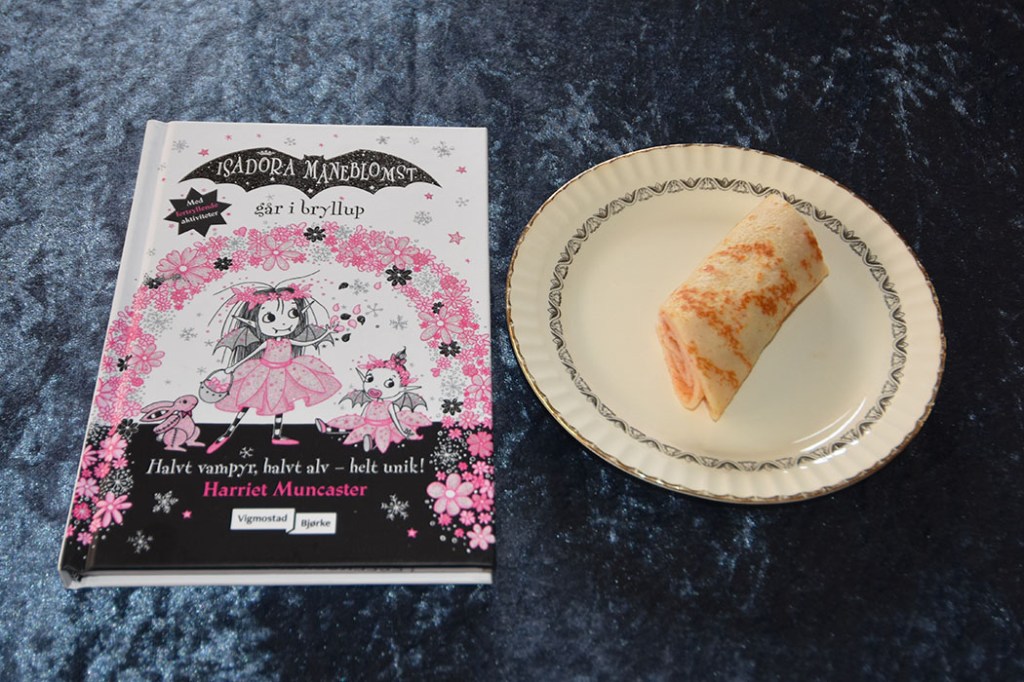 Muncaster, Harriet (2023) «Isadora Måneblomst går i bryllup», Vigmostad Bjørke og Frokostpannekaker Ingredienser: 2 Egg 6 dl Melk 3 dl Hvetemel Smør www.heidisboble.no @heidisboble