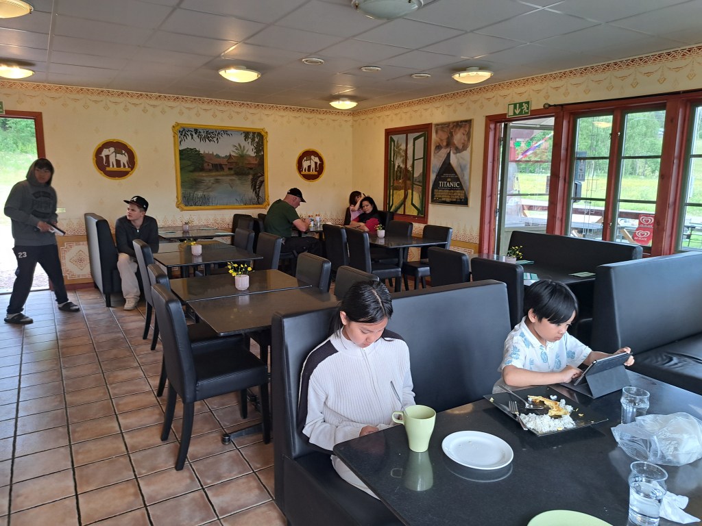 KING ROAD THAI CAMPING&RESTAURANG i Utanede Paviljongterassen 244, 844 93 Bispgården, Sverige Bilde tatt_ 20240622 @heidisboble www.heidisboble.no