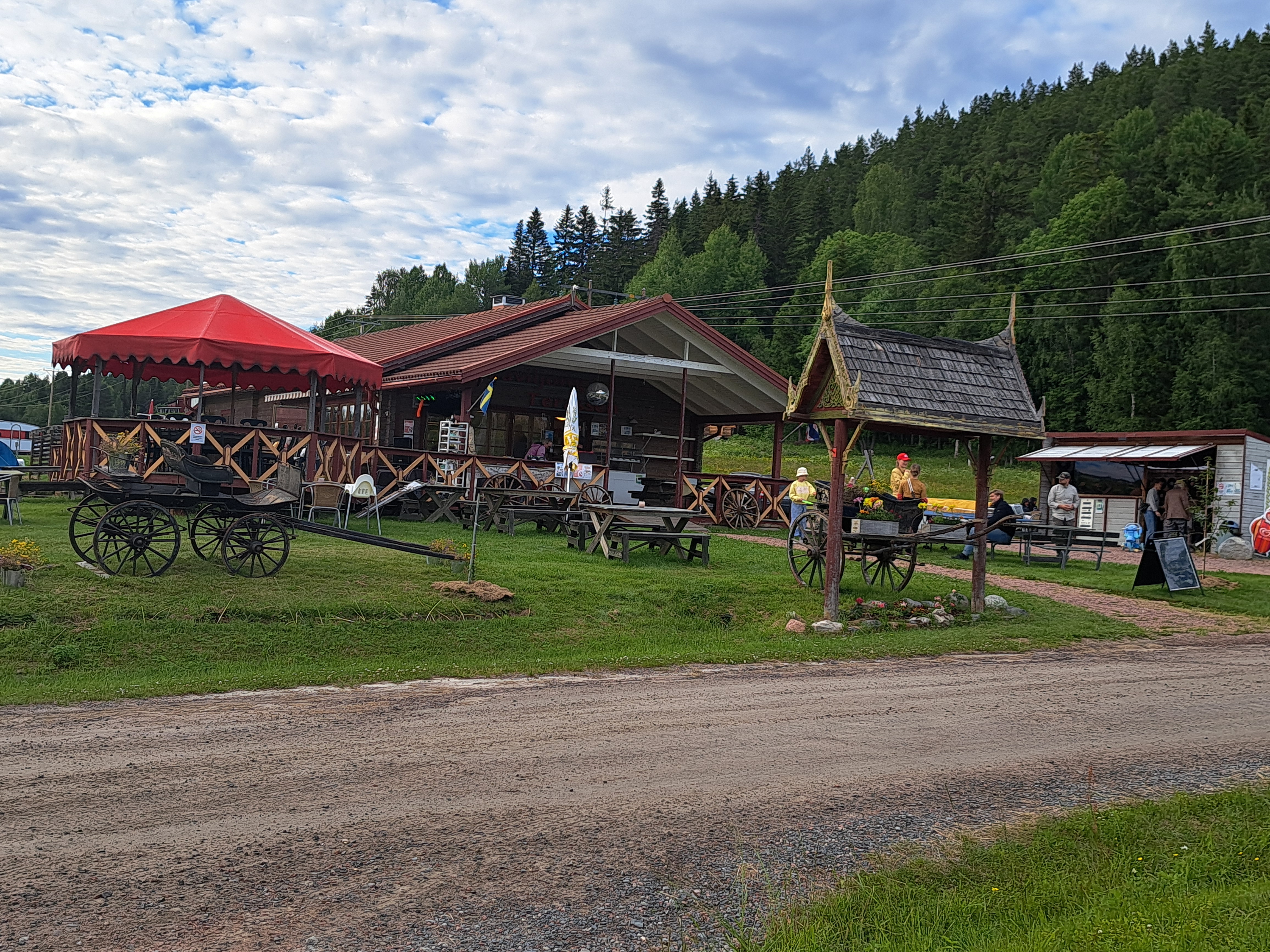 KING ROAD THAI CAMPING&RESTAURANG i Utanede Paviljongterassen 244, 844 93 Bispgården, Sverige Bilde tatt_ 20240622 @heidisboble www.heidisboble.no