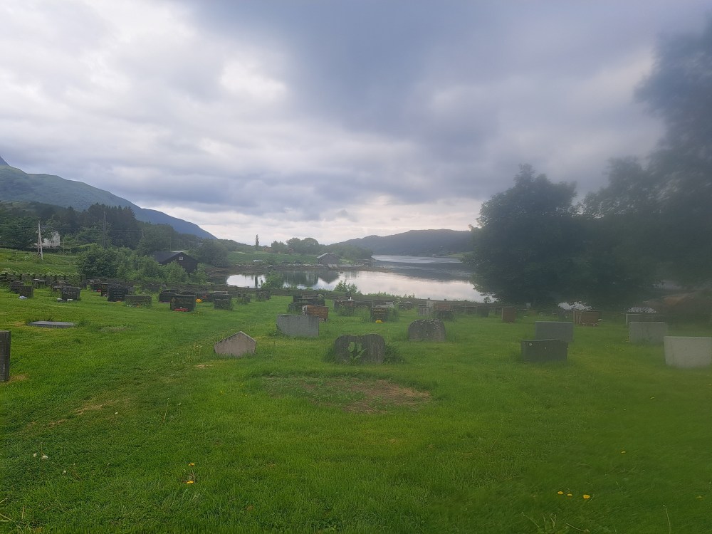 Stemshaug kirkegård
Stemshaug kirke Stemshaug
Aure kommune
Møre og Romsdal.
adresse: Fv364, 6690 Aure, Norge
@Heidisboble
heidisboble.no
bilde tatt 20240528