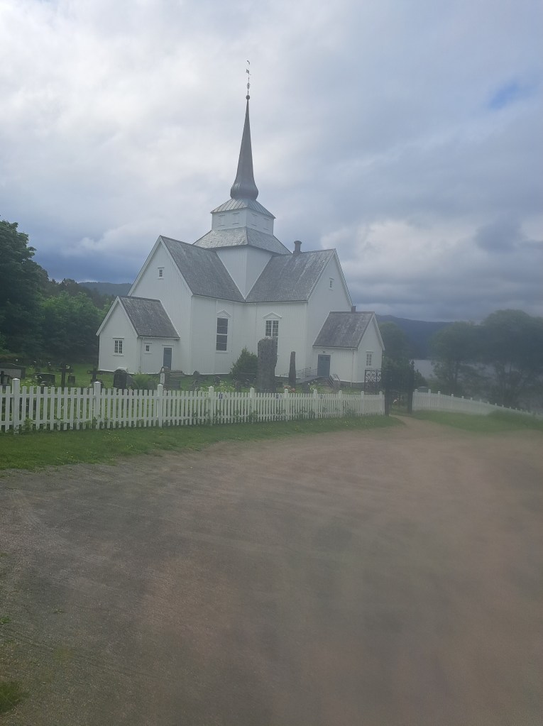 Aure kirke Aursundvegen 147, 6690 Aure @heidisboble www.heidisboble.no biletatt 200240528