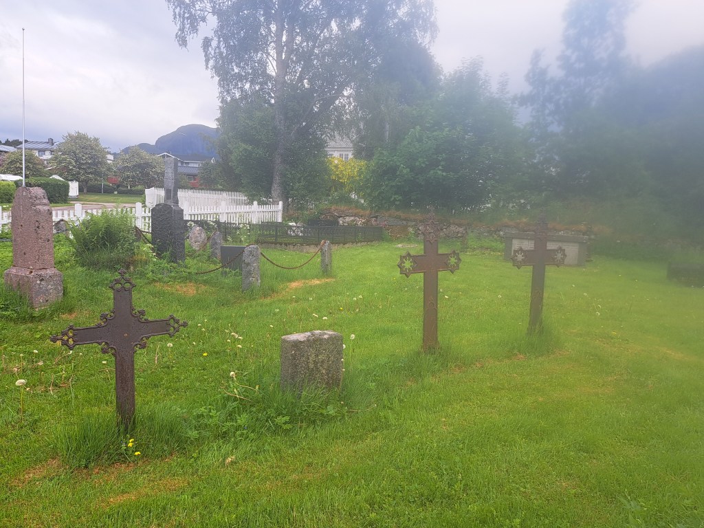 Aure kirke Aursundvegen 147, 6690 Aure @heidisboble www.heidisboble.no biletatt 200240528