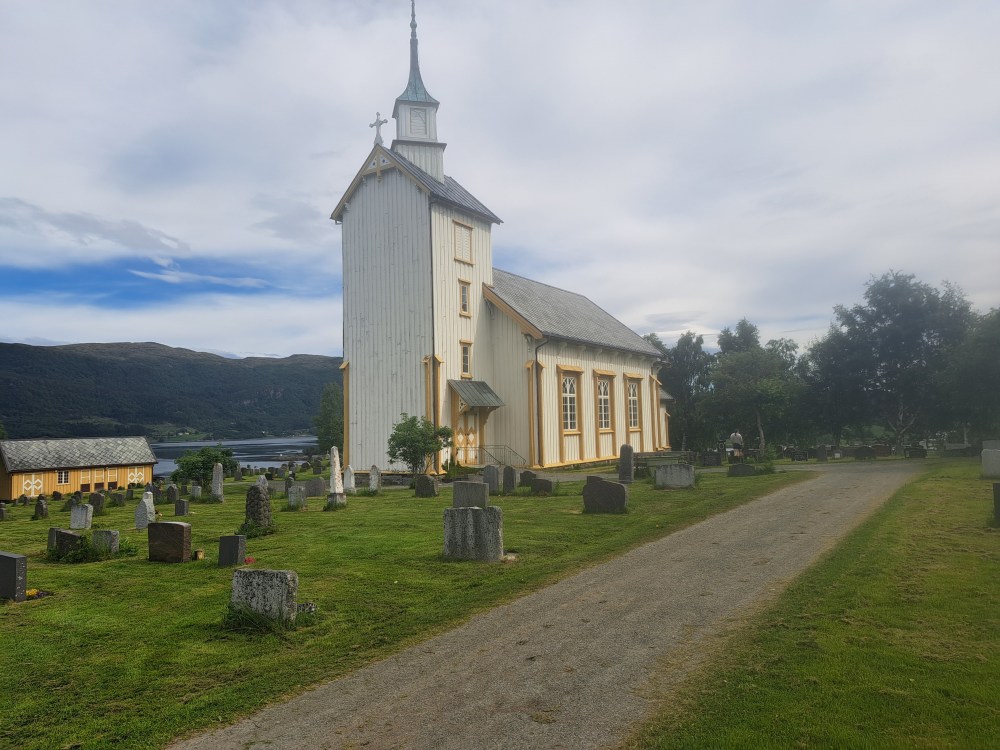 alsøyfjord kirke:
6687 Otnes
@heidisboble
www.heidisboble.no
bildet att 20240529