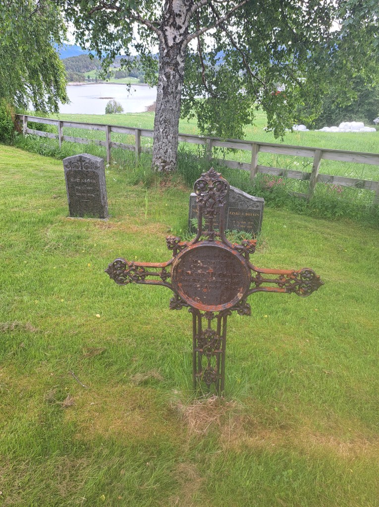 Valsøyfjord kirke:gård
Valsøyfjord kirke:
6687 Otnes
@heidisboble
www.heidisboble.no
bildet att 20240529