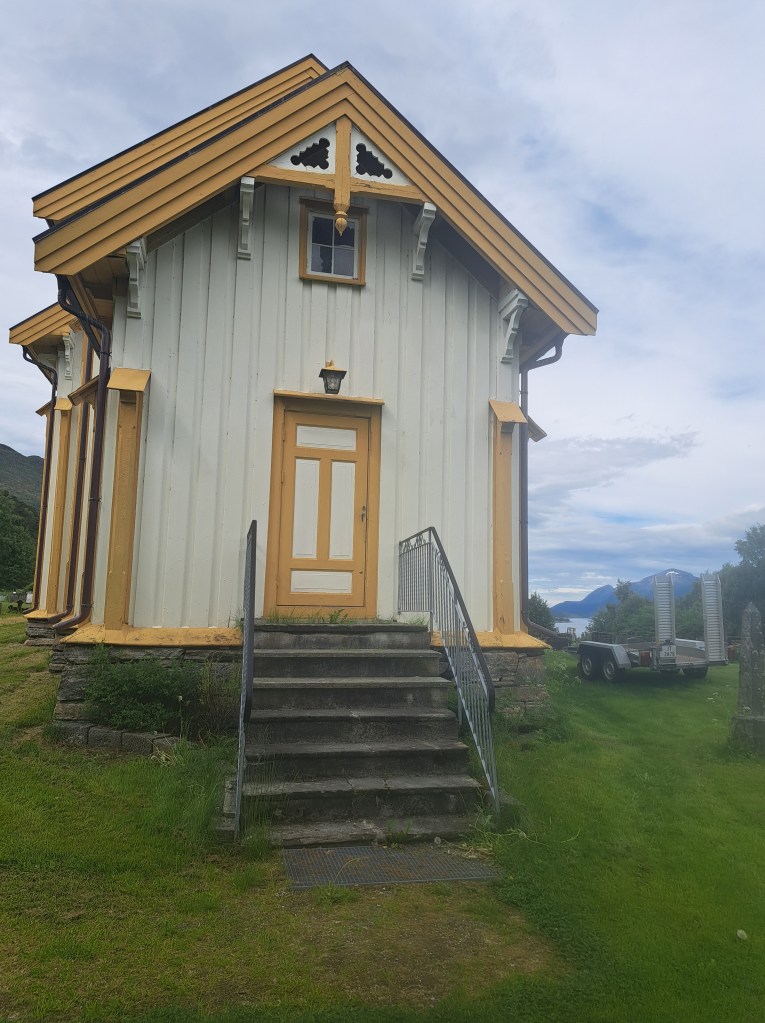 Valsøyfjord kirke:gård
Valsøyfjord kirke:
6687 Otnes
@heidisboble
www.heidisboble.no
bildet att 20240529