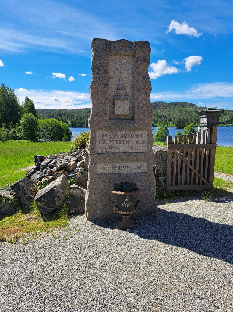 Bauta over Byggmester Pål Persson Stugun gamla kyrka Gjurds väg 31, 844 51 Stugun Sverige @Heidisiboble www.heidisboble.no bilde tatt 20200622