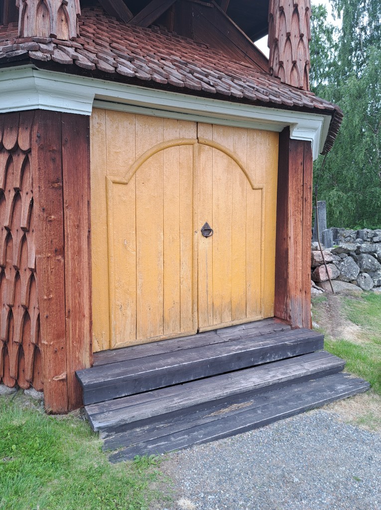 Håsjö gamla kyrka Håsjö gamla kyrka 110, 844 97 Kälarne @Heidisiboble www.heidisboble.no bilde tatt 20240622