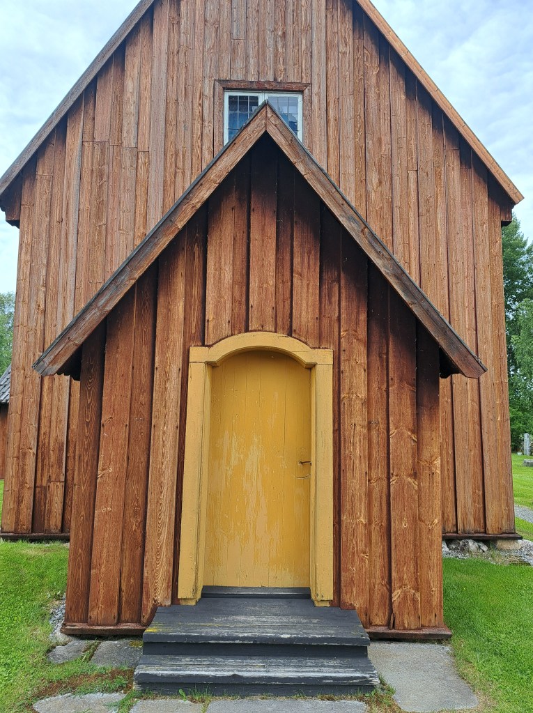 Håsjö gamla kyrka Håsjö gamla kyrka 110, 844 97 Kälarne @Heidisiboble www.heidisboble.no bilde tatt 20240622