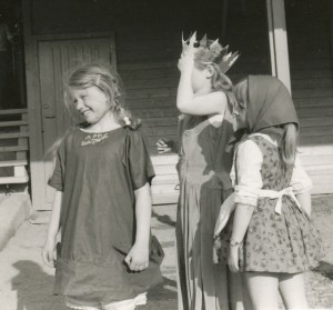 Gjester i min 8 års dag Bilde tatt 19700512 @heidisboble www.heidisboble.no