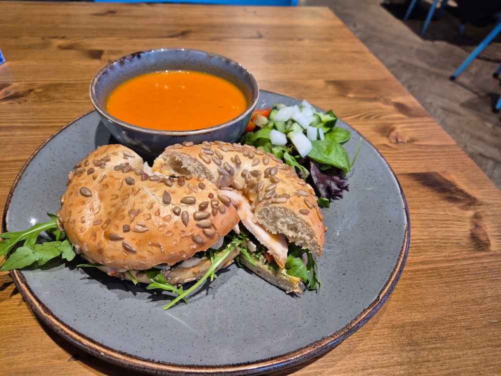 Washbar
WASBAR
Graaf van Egmontstraat 5 
2000 Antwerpen

heidisboble.no
@heidisbole
bilde tatt 20250423