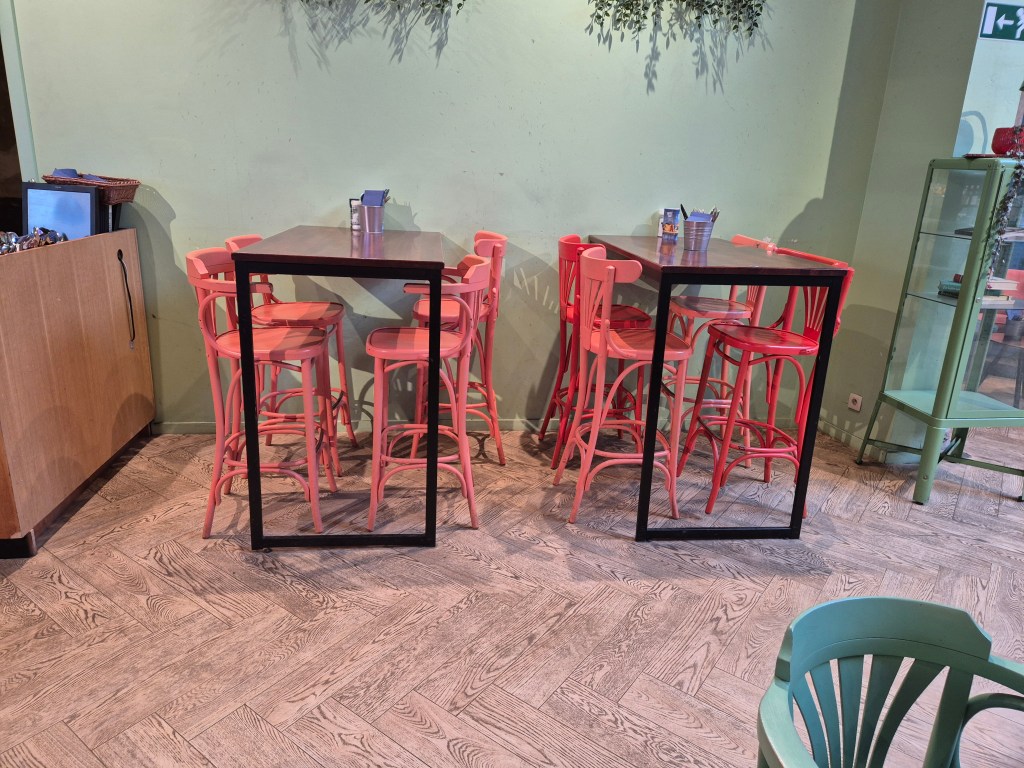 Washbar
WASBAR
Graaf van Egmontstraat 5 
2000 Antwerpen

heidisboble.no
@heidisbole
bilde tatt 20250423