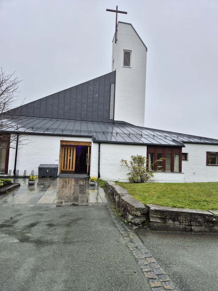 Kolstadkirke Bilde tatt 20250508 @heidisboble www.heidisboble.no