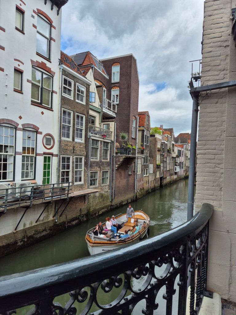 Gamle murstein og kjærlighet på trappa – en dag i Dordrecht
@heidisboble
heidisbible.no