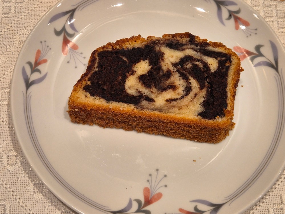 Bestemor Alidas marmorkake
175 g	Smør (romtemperert)
2½ dl	Sukker
3	Egg
1½ dl	Melk
4 dl	Hvetemel
1½ ts	Bakepulver
2 ss	Kakaopulver
2 ts	Vaniljesukker
ca 2 ss	Melk

@heidisboble
heidisboble.no