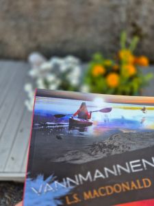 Laila Sandvold Macdonald, (2026) Vannmannen. Macademics media @heidisboble heidisboble.no